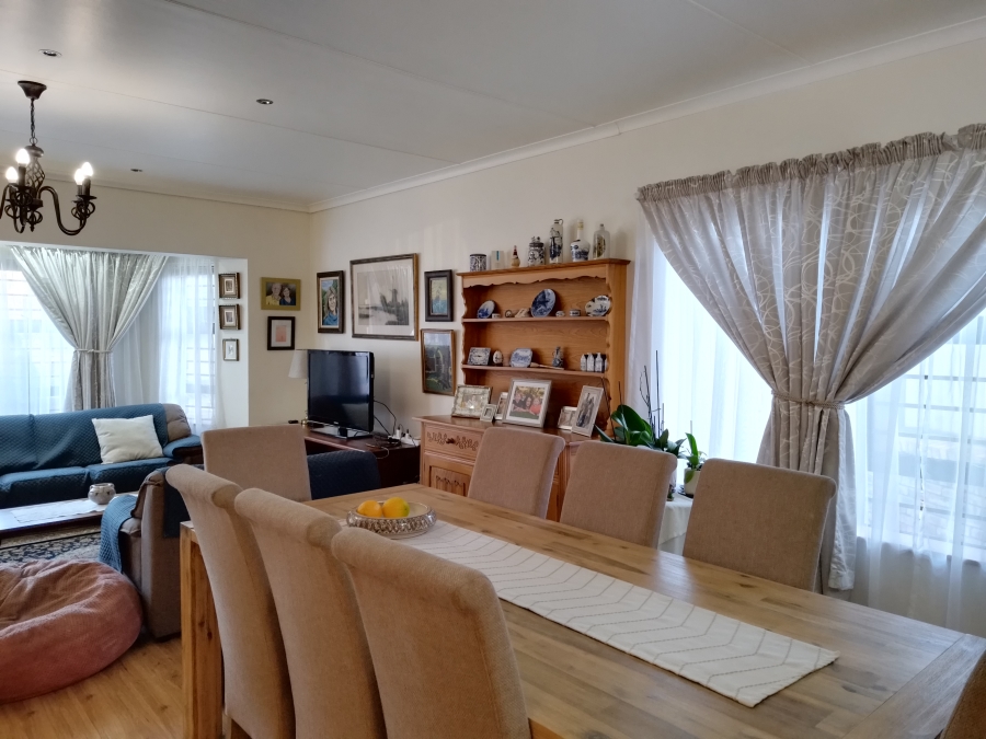 4 Bedroom Property for Sale in Fraaiuitsig Western Cape